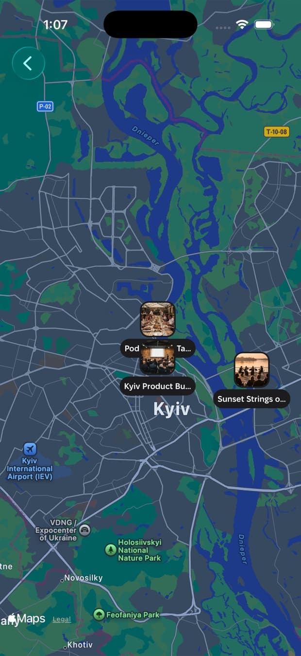 Темна мапа Варшави в Nook із позначками подій по місту.